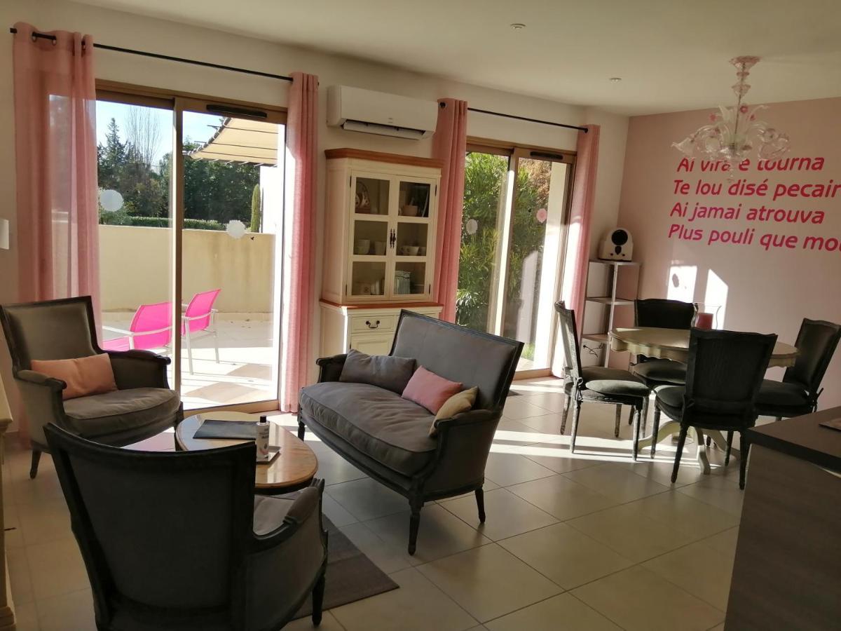 Le Cabanon De Laura LʼIsle-sur-la-Sorgue Exterior foto
